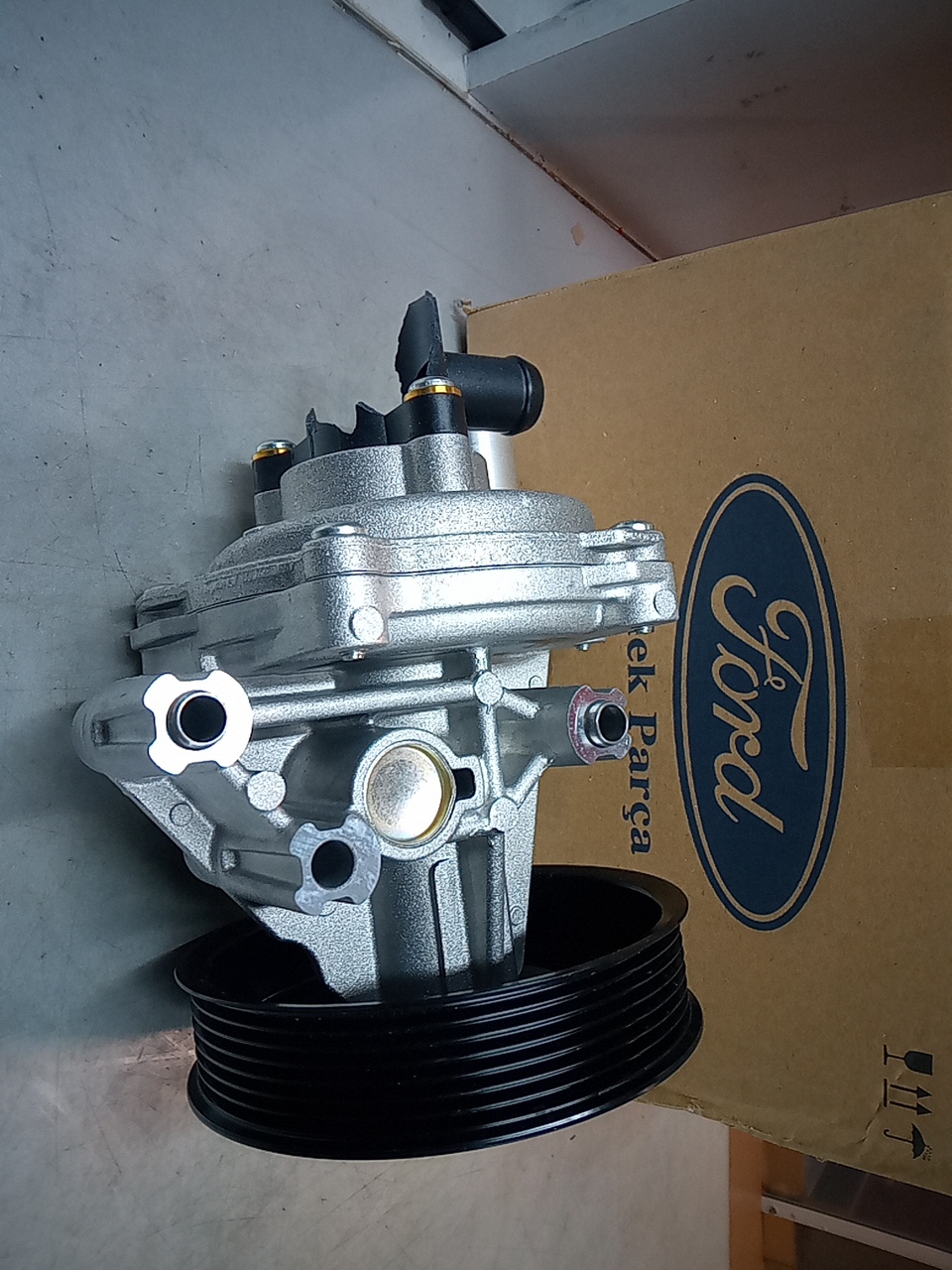 Насос водяной Ford ТЗ 2.2 (все с полным и задним приводом) BK3Q8A558CB/1849276/2460308 (УЦЕНКА) - Миниатюра товара 1