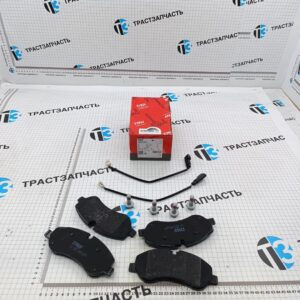Тормозные колодки передние TR > 14 г. (+2датчики износа) TRW
