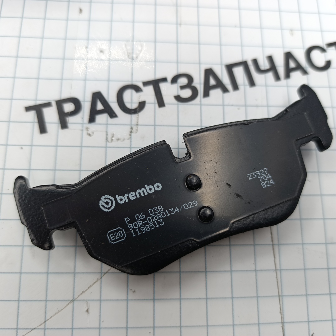 Тормозные колодки задние BMW 1(E81/E87/E82/E88), 3(E90/E91/E92), X1(E84) ( 34216774692 ) BREMBO - Миниатюра товара 2