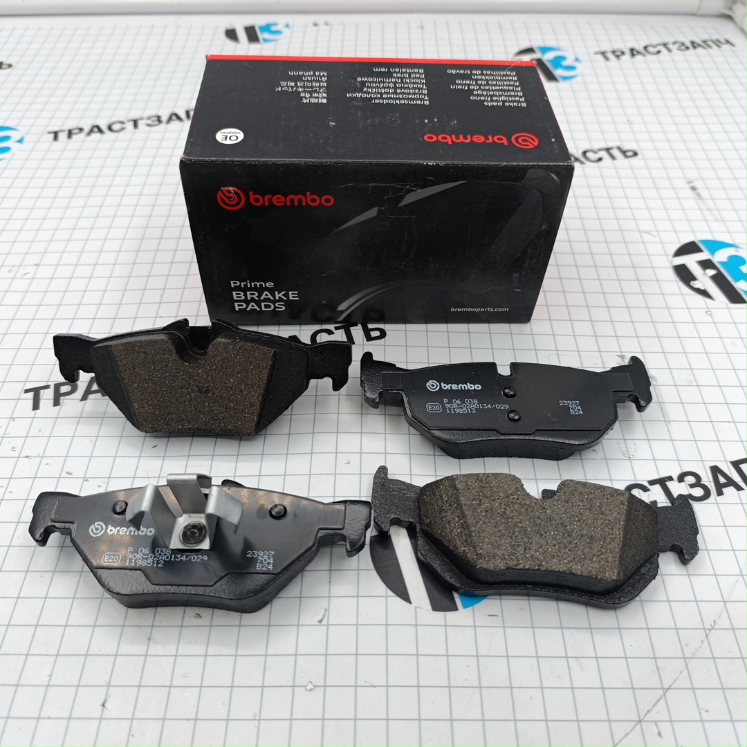 Тормозные колодки задние BMW 1(E81/E87/E82/E88), 3(E90/E91/E92), X1(E84) ( 34216774692 ) BREMBO - Миниатюра товара 1