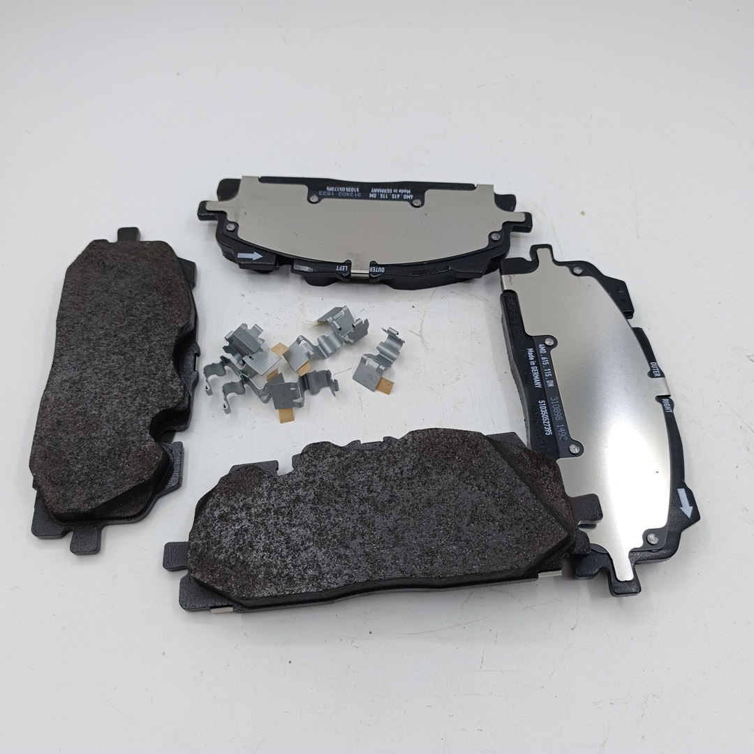 Тормозные колодки передние VAG Audi Q8 (+скобы) ORIGINAL - Миниатюра товара 1